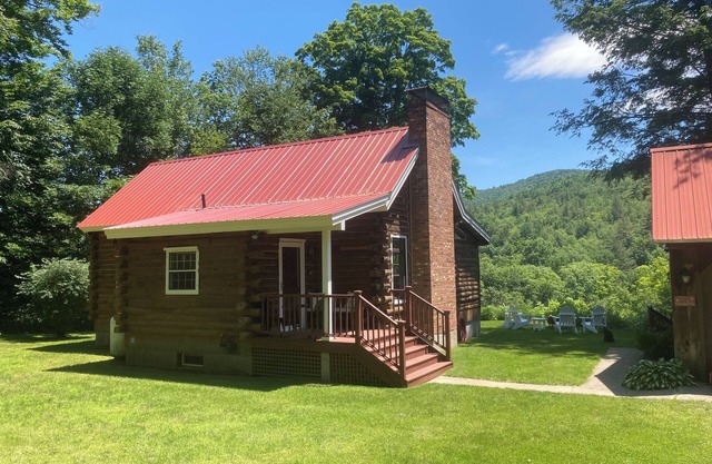 Log Cabin w/Amazing Views, River Frontage & Hot Tub