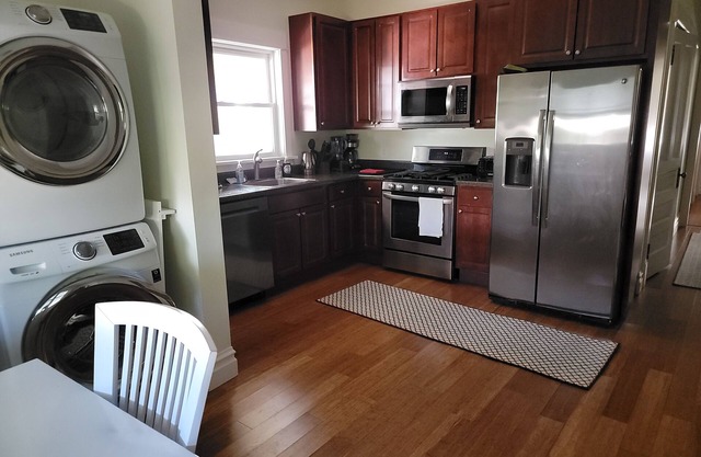 Logan Square 2Bed/1Bath Fully Furnished W/D Wi- Fi, Direct TV by Blueline Train