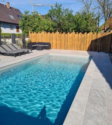 Logement privé dans une Villa avec piscine