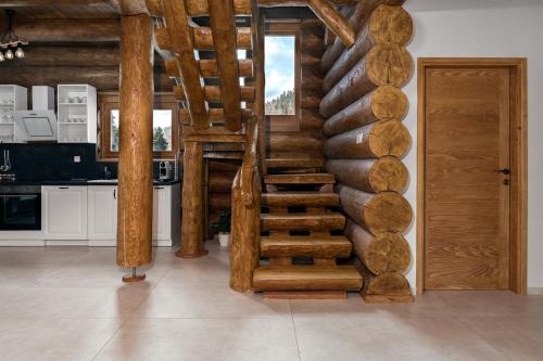 Loghouse Madeira, Fužine.