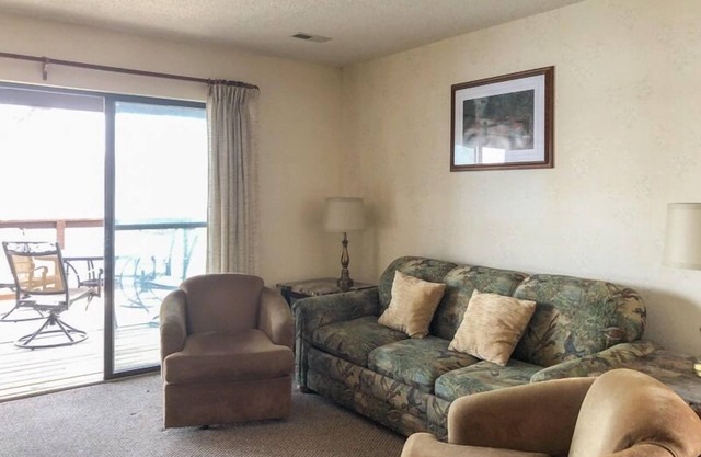 Lone Oak Point 19 - A Vintage Lake Vacation!