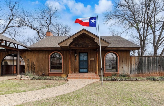 Lone Star Hacienda - Resort-Style Texas Charm