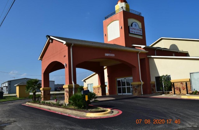 Lone Star Inn & Suites