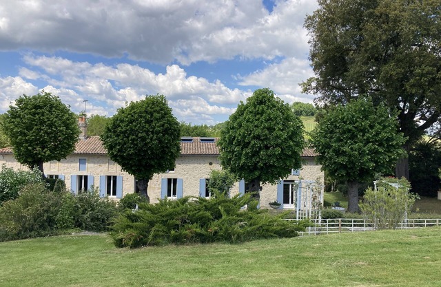 Longère Girondine de 8 Couchages Avec Piscine au Cœur des Coteaux de Loupiac