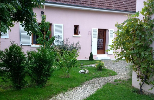 Longère house only for you, 3 stars, sleeps 4, quiet location