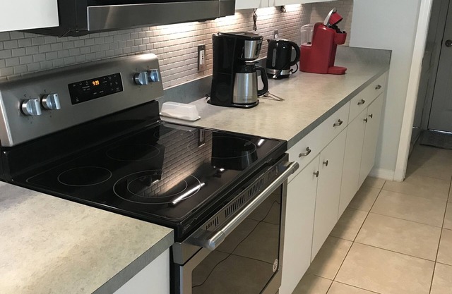 Long Meadow Villa - 3 bed, 2 bath, pool home -