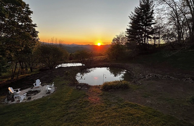 Long Range Views - 10 minutes to downtown Boone