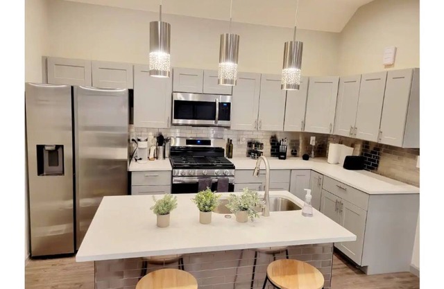 Long-term Bliss: Spacious 3BR Denver Haven with AC & Spacious Yard