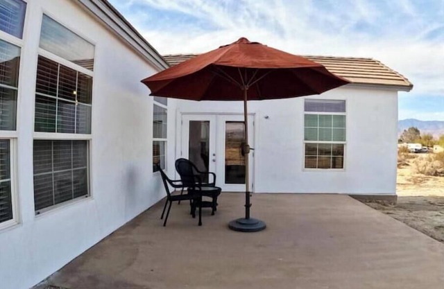 Long-Term Desert Living – Spacious & Serene - 4BR Desert Haven w/Fast Wi-Fi