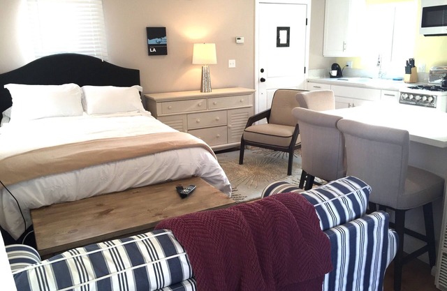 LONG TERM - EXTENDED STAY - Free-standing Modern Studio. Free Parking