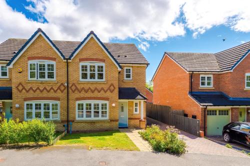 Long Term Stay 4 Bed 3 Bath & Parking Wrexham