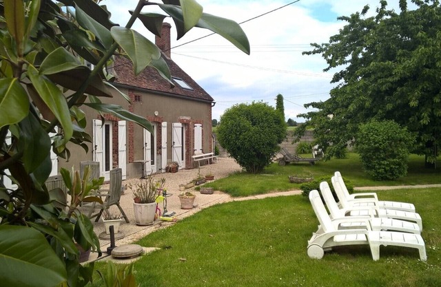 Longère 220 m2 in enclosed garden of 1850 m2 with swimming pool 12x5- ping-pong- bicycles