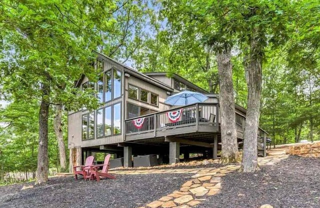 Longhorn Lakeside Chalet w/Hot Tub by StayLage