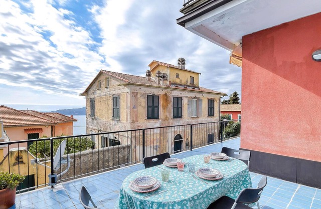Look forward to a fantastic view of the sea from the terrace in this beautiful vacation apartment.