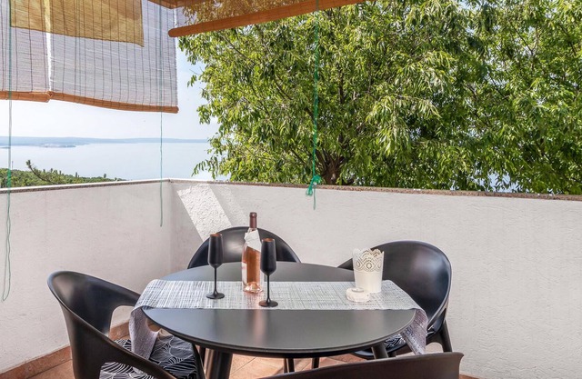 Look forward to a vacation near the sea and nature in this comfortable vacation apartment.