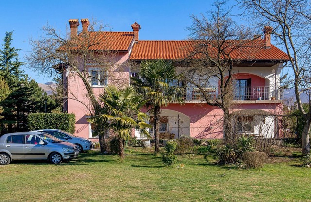 Look forward to your vacation in this comfortable apartment in a quiet location.