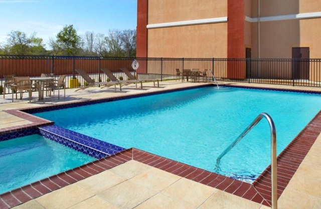 Look No Further! FREE Parking, 4 Comfortable Units, Pool, Near Cascade Park