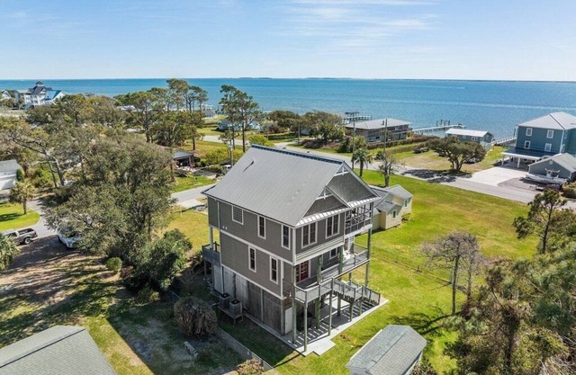 Lookout Cottage- Waterview Home close to Cape Lookout - New to the market 2022!