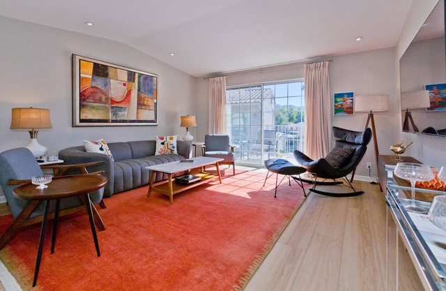 Los Balcones de Palm Springs Mid-Century Modern Designer Condo, City ID #068484