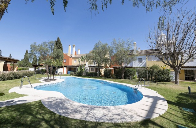 LOS JANDALOS -Beautiful house in private urbanisation with shared pool and free WiFi.