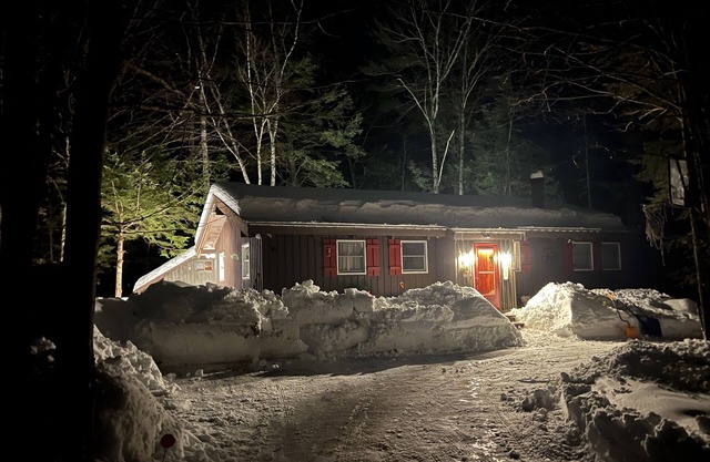Lost Compass Cabin. A woody chalet in the gateway to the White Mountains