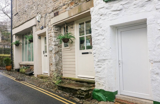 LOTTIE'S LOFT, pet friendly, luxury holiday cottage in Grassington