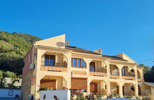 Loukia's Studios and Apartments