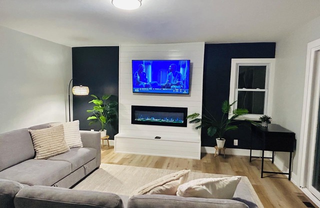 Love: A charming 3 BR-2.5 BA house in Burbank!