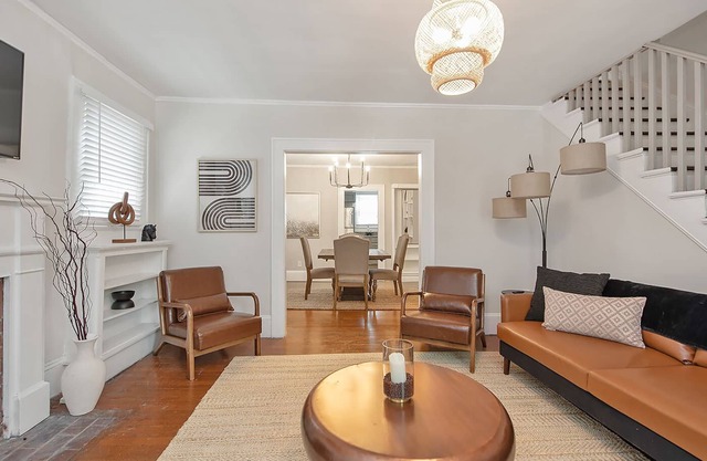 Love It A Latte, 2 Bedroom Townhome Centrally Located