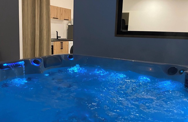 Love room/private jacuzzi/exceptional accommodation