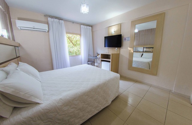 Lovebirds’ Hideaway-Explore Together: Spacious Double Room Near Attractions