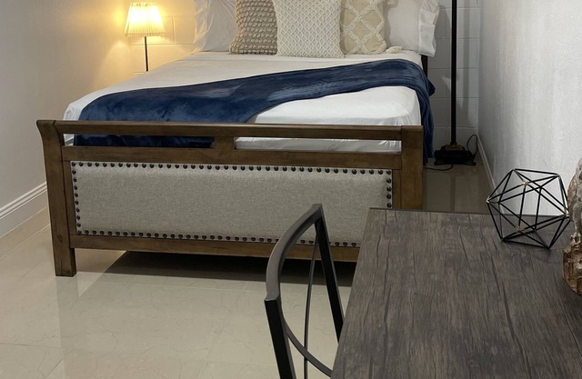 Lovely 1 - amazing studio unit free parking