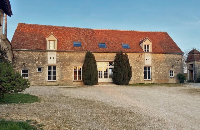Lovely 15-person house with swimming pool guaranteed peace and quiet