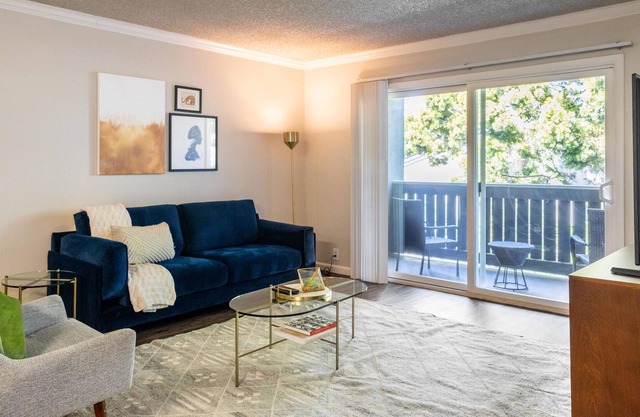 Lovely 1BR Apartment in Alameda w/ Pool + Parking