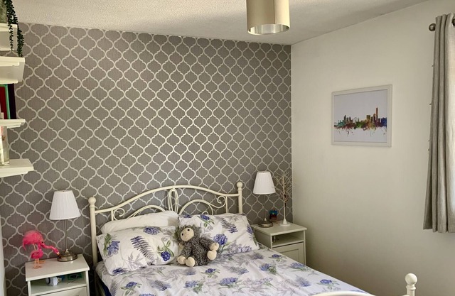 Lovely 2-Bed House in Bramley with Field View