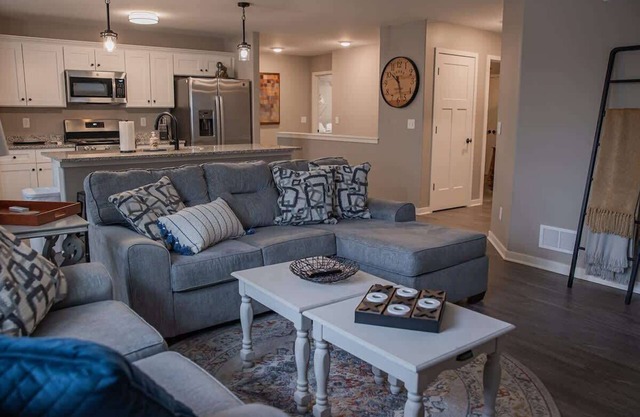 Lovely 2 Bed w/Office Loves Park