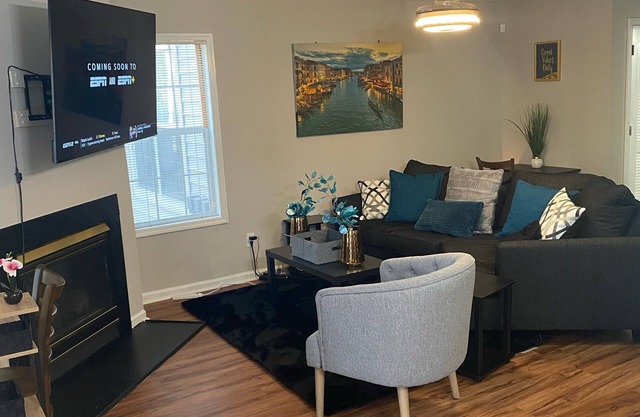 Lovely 2 bedroom 2 Bath located DOWNTOWN FAYETTEVILLE