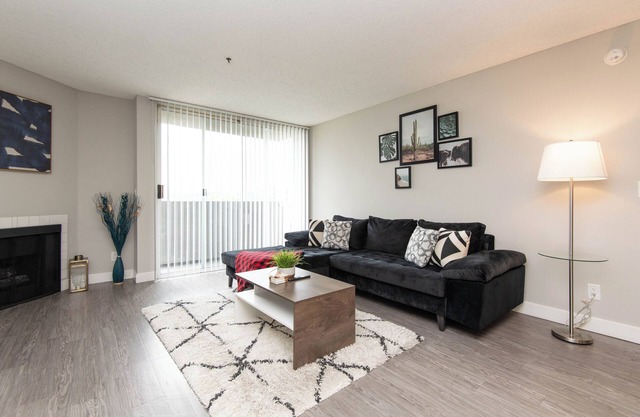 Lovely 2-bedroom apartment with AC in Los Angeles