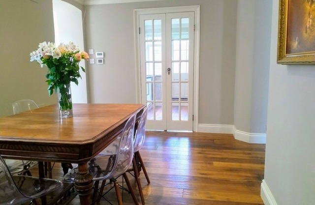 Lovely 2-bedroom heathside flat in great location
