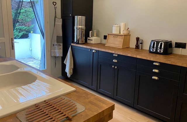 Lovely 3 bedroom house over 2 buildings joined by 2 terraces and private garden