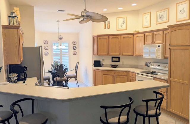 Lovely 3 Bedroom, with Golf Cart