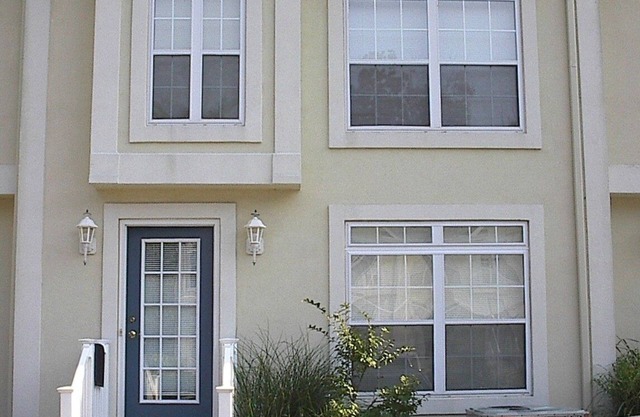 Lovely 3 Br, 2 1/2 Bath, Minutes To The Beach with pool