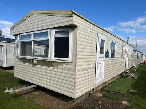 Lovely 8 Berth Caravan At Harts Holiday Park In Kent Ref 74066B