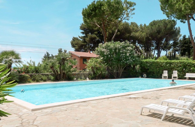Lovely apartment for 4 people with A/C, WIFI, pool, TV, terrace and pets allowed