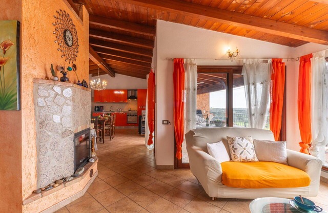 Lovely apartment for 6 people with A/C, TV, terrace and parking