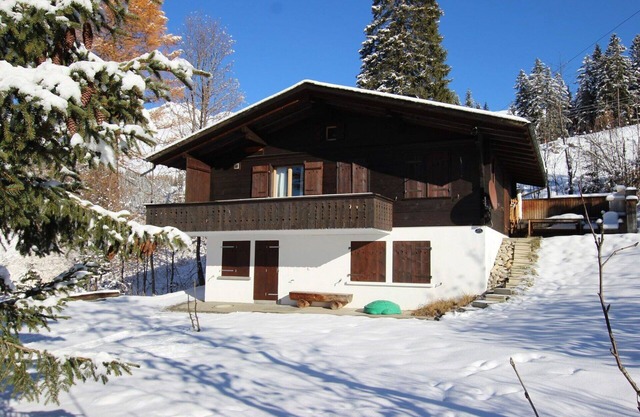 Lovely apartment for 10 people with WIFI, TV and balcony