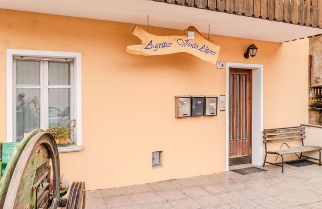 Lovely apartment for 3 people with WIFI, TV, patio and pets allowed