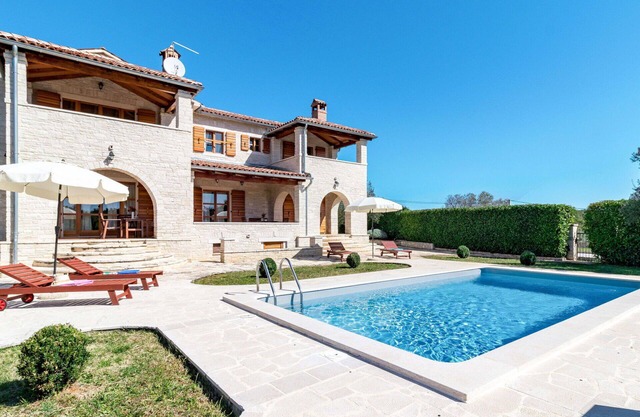 Lovely apartment for 4 guests with pool, WIFI, A/C, TV, terrace and pets allowed