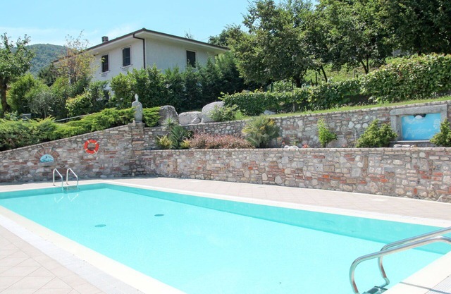 Lovely apartment for 4 people with WIFI, pool, TV, patio and pets allowed