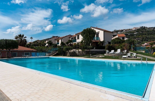 Lovely apartment for 4 people with WIFI, pool, TV, terrace and pets allowed